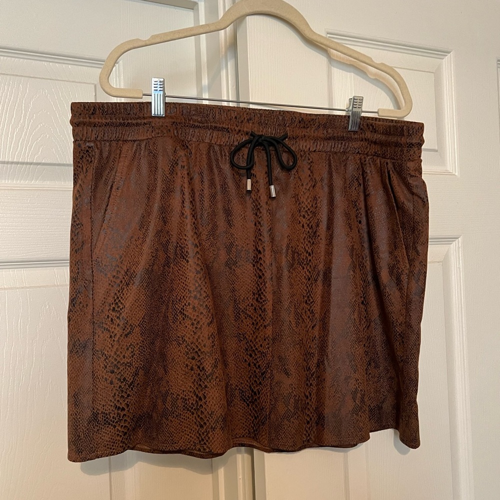 🤎 NWOT - Plus Size Mini Skirt 🤎